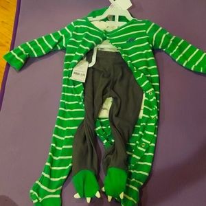 Carters 9 months boy 4 piece onsie pants and shirt and hat set